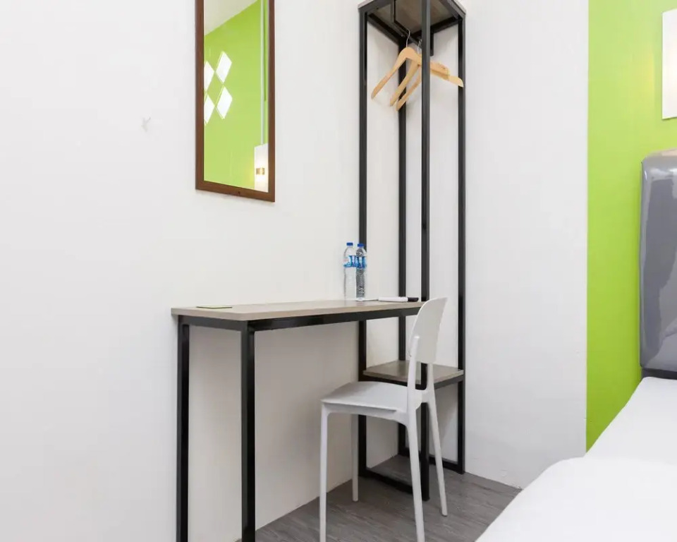 Urbanview Don Juan Pondok Gede by RedDoorz