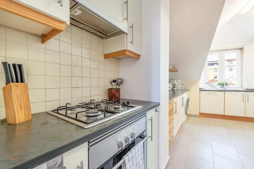 Rustic-style Apt Near Bairro Alto