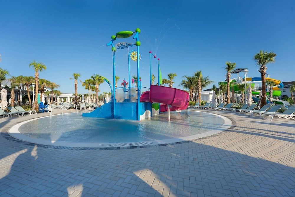 Luxury 5BR w/ Private Pool Windsor