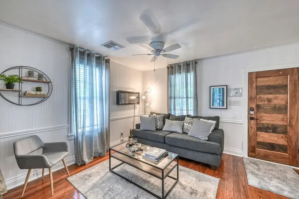 New! Charming Cottage Near Main w/ Patio&firepit!!