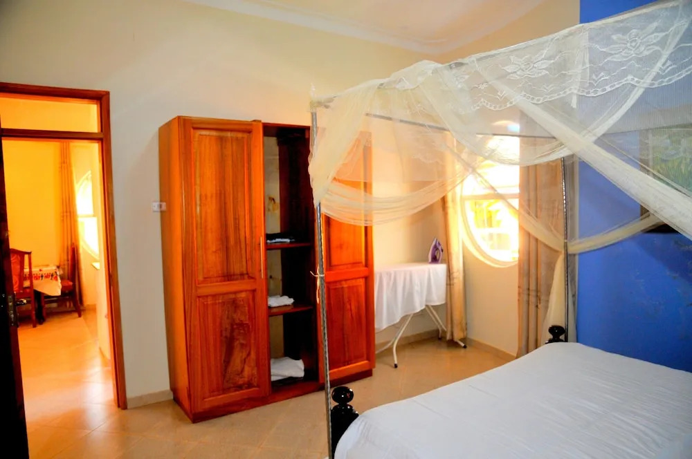 Victoria Lake View Guesthouse & Safaris
