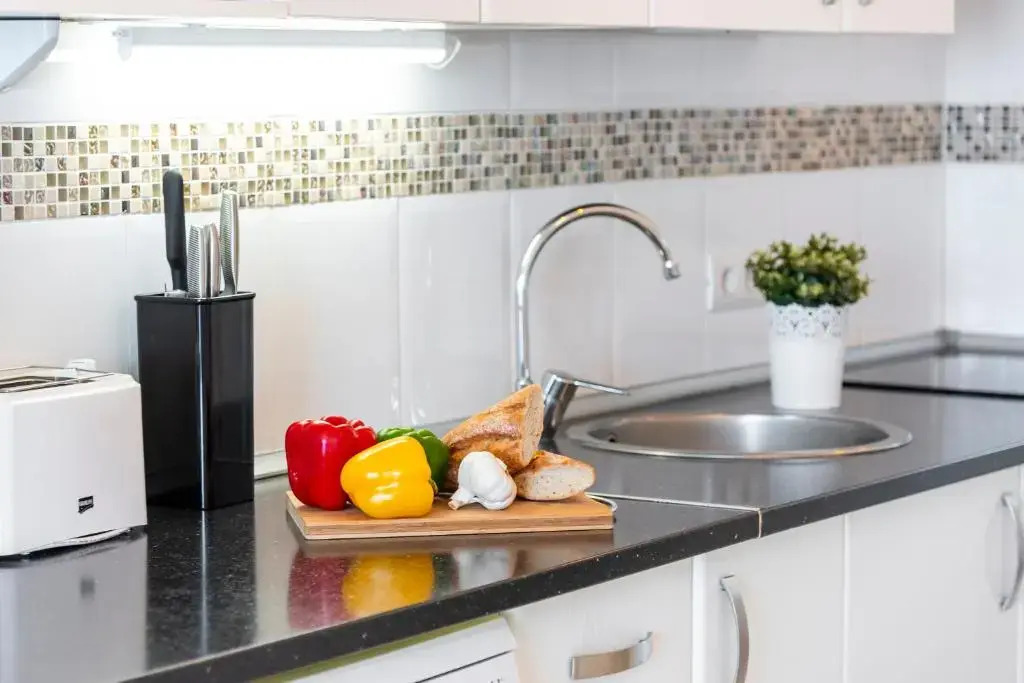 1314 FABULOUS 2 BEDROOM Accommodation ROOF TERRACE