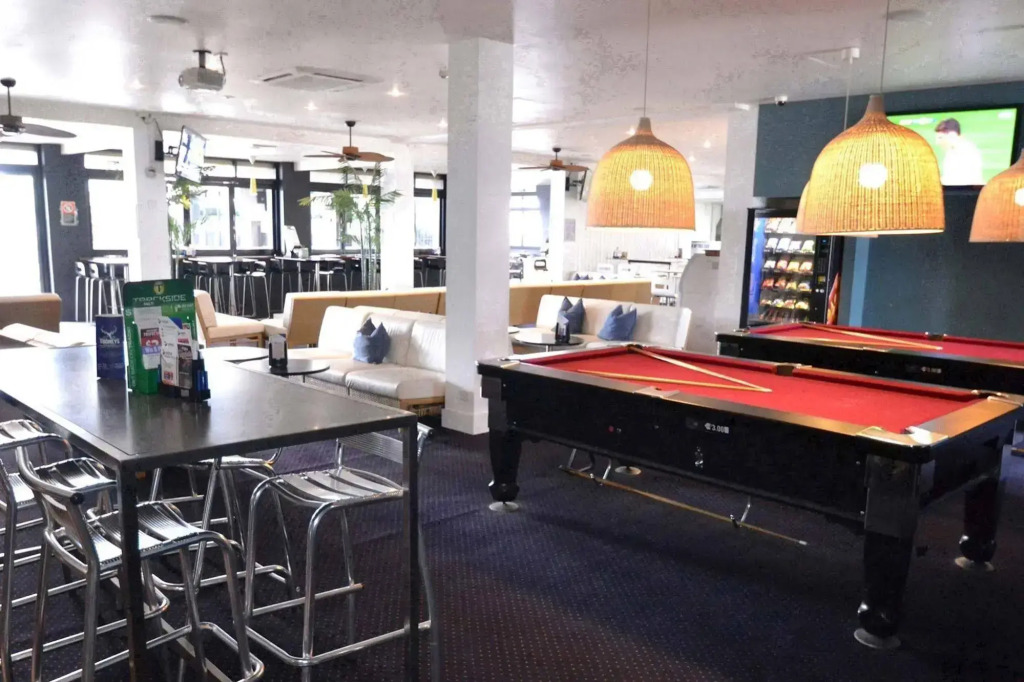 Crossroads Hotel
