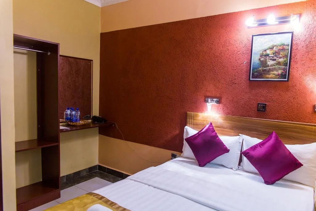 Enkare Hotel