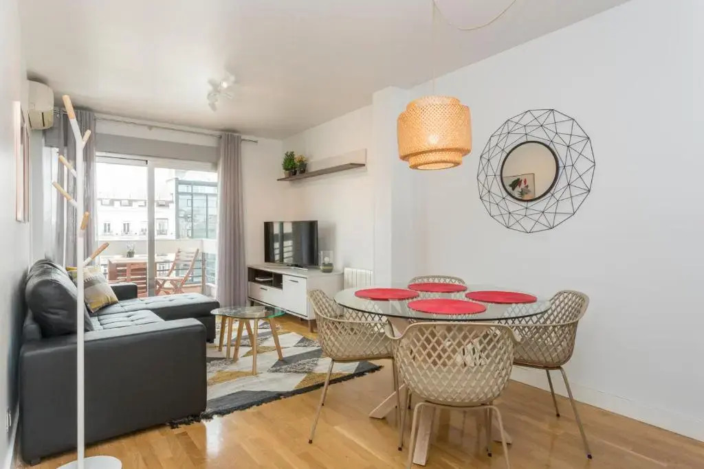 Cozy studio overlooking Pedro Zerolo Square