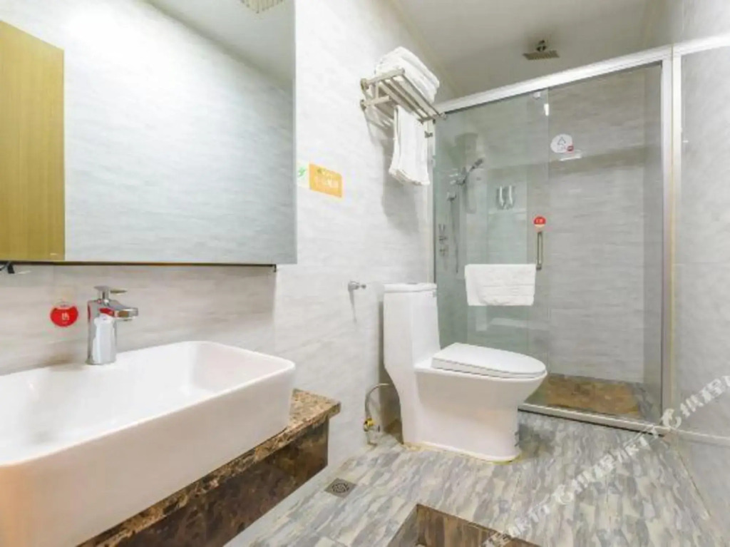 GreenTree Inn Express Hotel (Hefeinan Railway Station Gongjing College Subway Station)