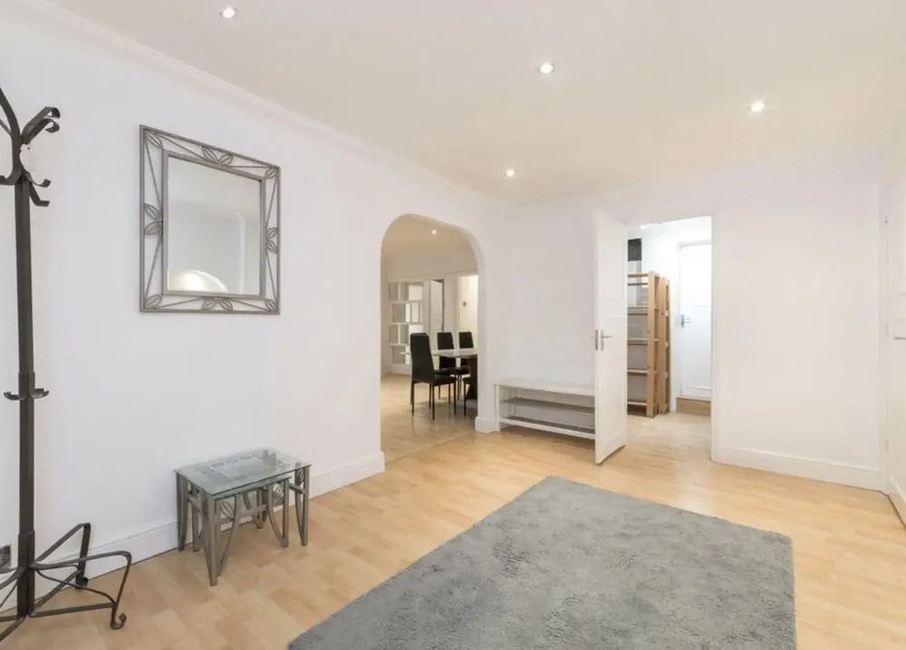 Immaculate 4-bed Apartment Opposite Hyde Park W2