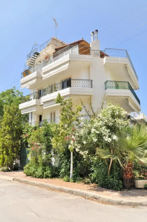 Family Apartment at Glyfada Close to the Beach