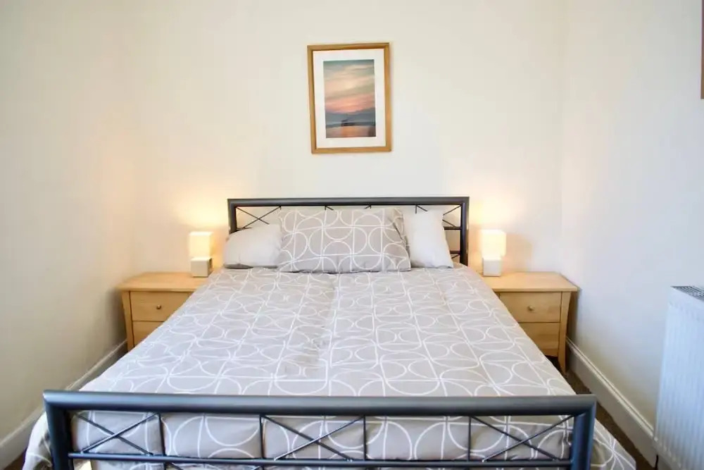 Fantastic 2 Bedroom Holyrood Apartment