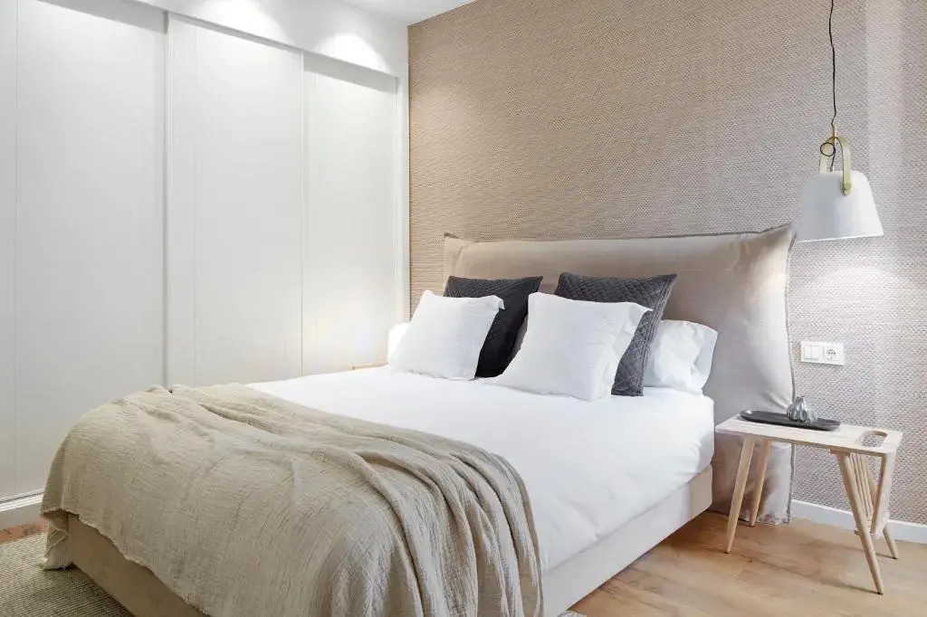 H SUITE3B by Smiling Rentals