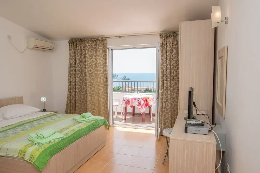 Apartments Vjera Petrovac