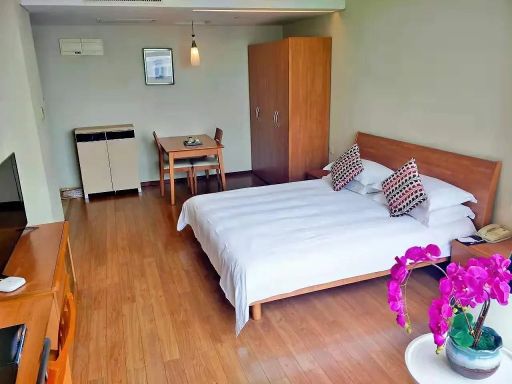 Eastern Golden Apartment