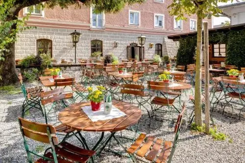 Altstadt- und Businesshotel Pfaubräu - Brauereigasthof - Frühstücksbuffet - kostenfreie Radgarage - Hunde willkommen