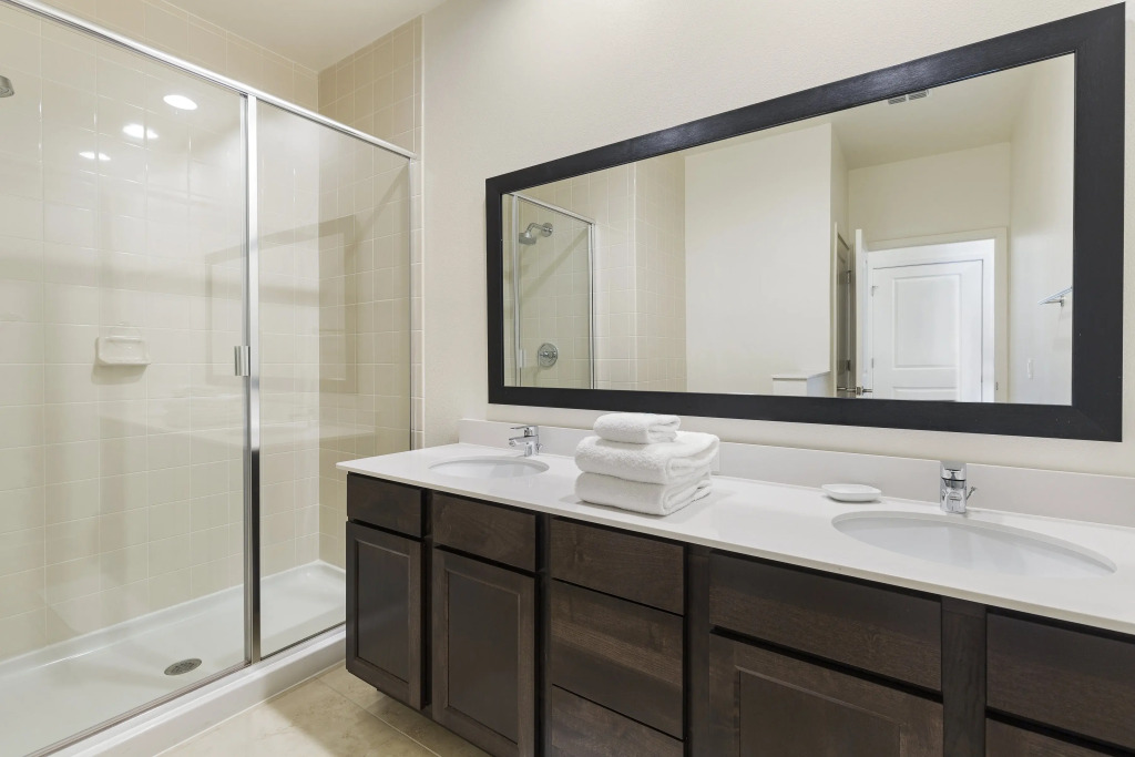 2 Bedrooms 25 Bathrooms Regal Oaks 2604 Rl