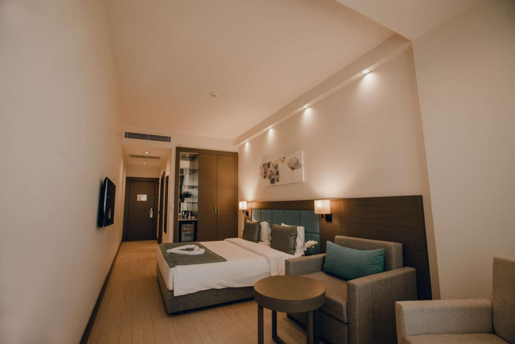 Hilly Hotel