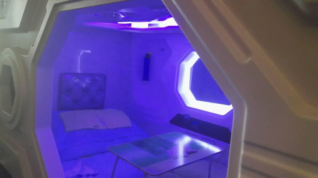 Intercity Capsule Youth Hostel Temple