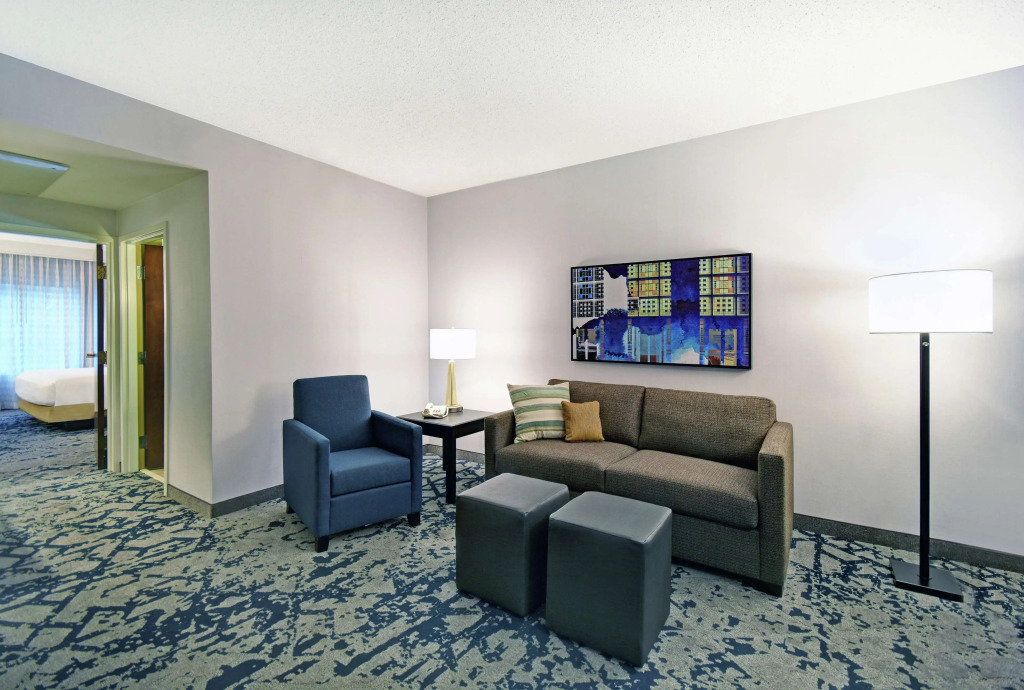Отель Embassy Suites by Hilton Charleston