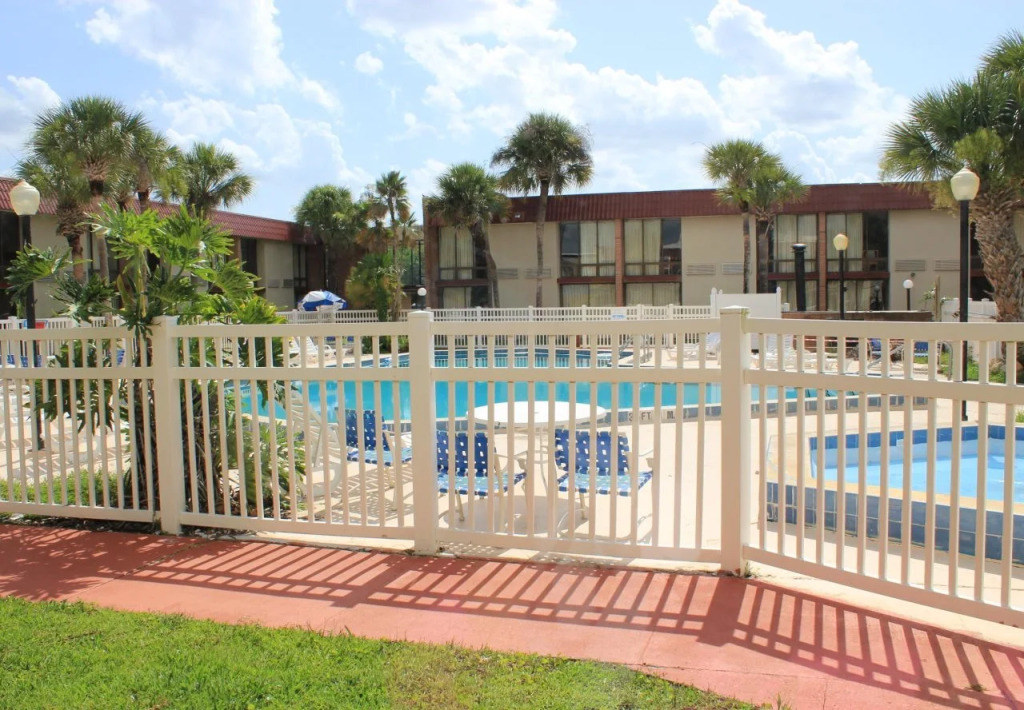 I-Drive Grand Resort & Suites