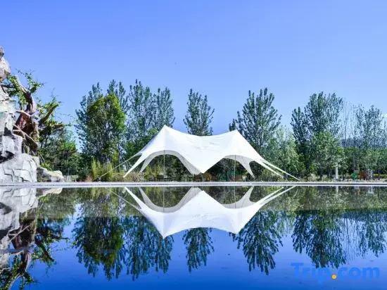 Howard Johnson Lake Serenity hot springs hotel Xichang