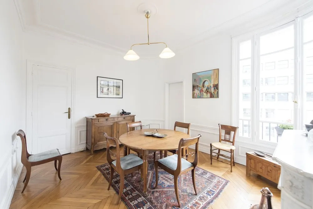 Elegance near Batignolles