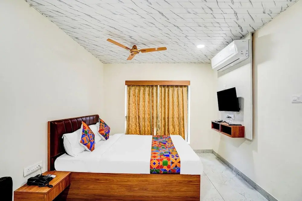 Hotel Omkar & Lodging - Phoenix Market City