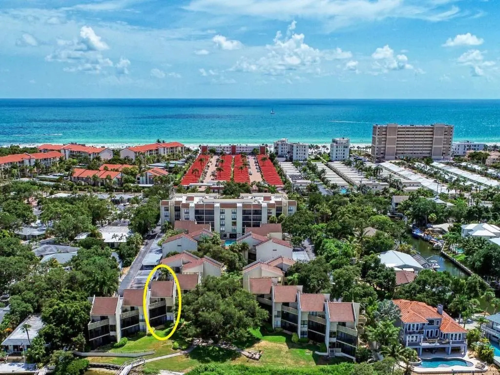 Luxury Waterfront Views/Pool/1400sf/2 min to Beach