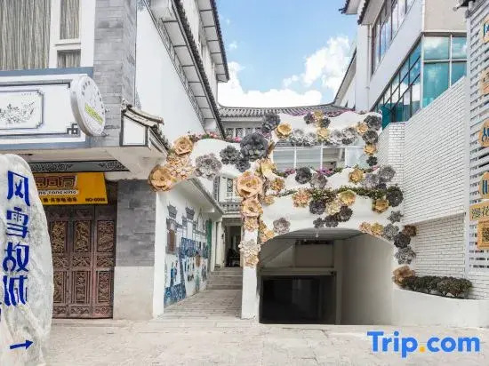 The Ancient City with Wind and Snow of Diffuse Floral Store
