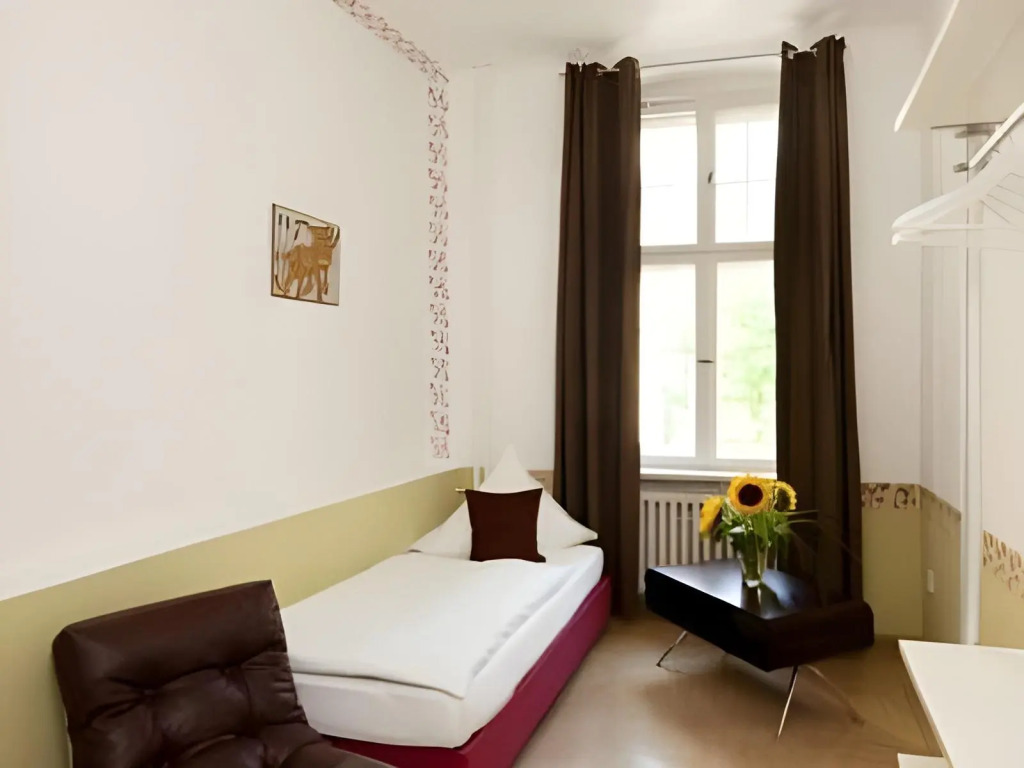 Three Little Pigs Hostel - Your Berlin Castle