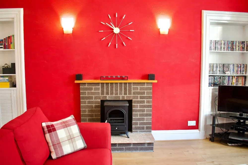 Bright 3 Bedroom Central Apartment