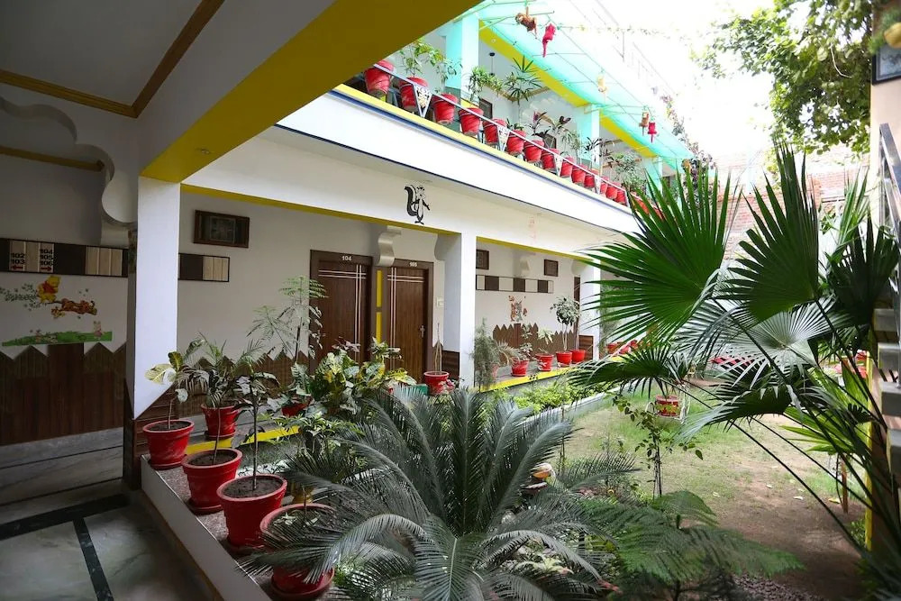 Oyo 33349 Budha Palace