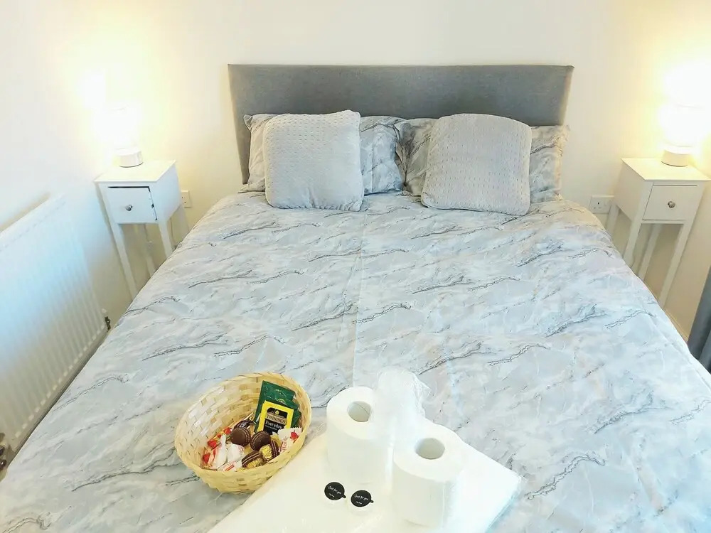 3 Guest Rooms in a 3bed house with kitchen, ENSUITE options also available