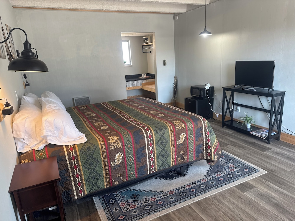 Tecumseh Inn & Suites