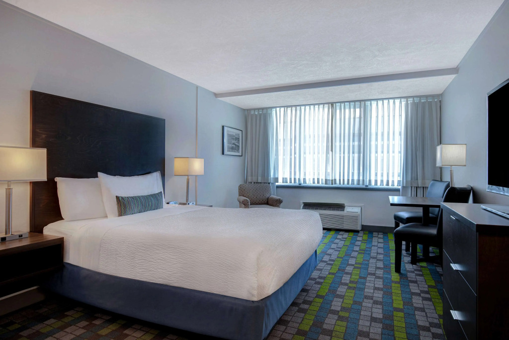 Days Inn by Wyndham Victoria Airport Sidney