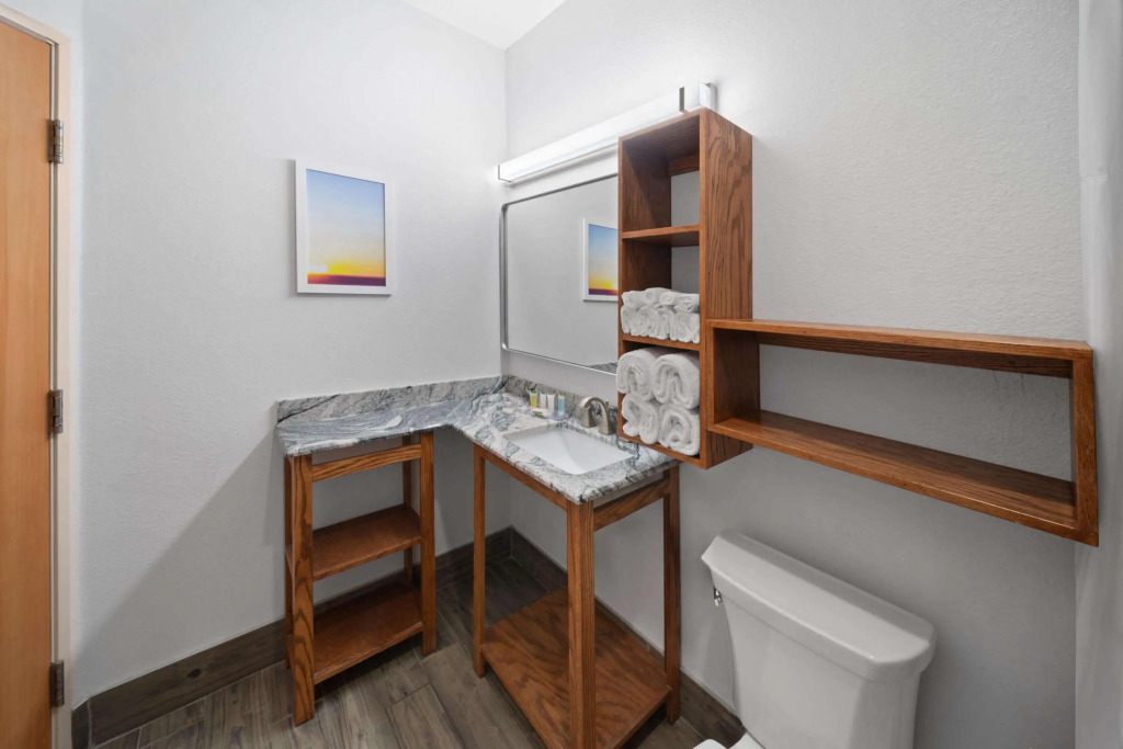 Days Inn & Suites by Wyndham Lubbock Medical Center