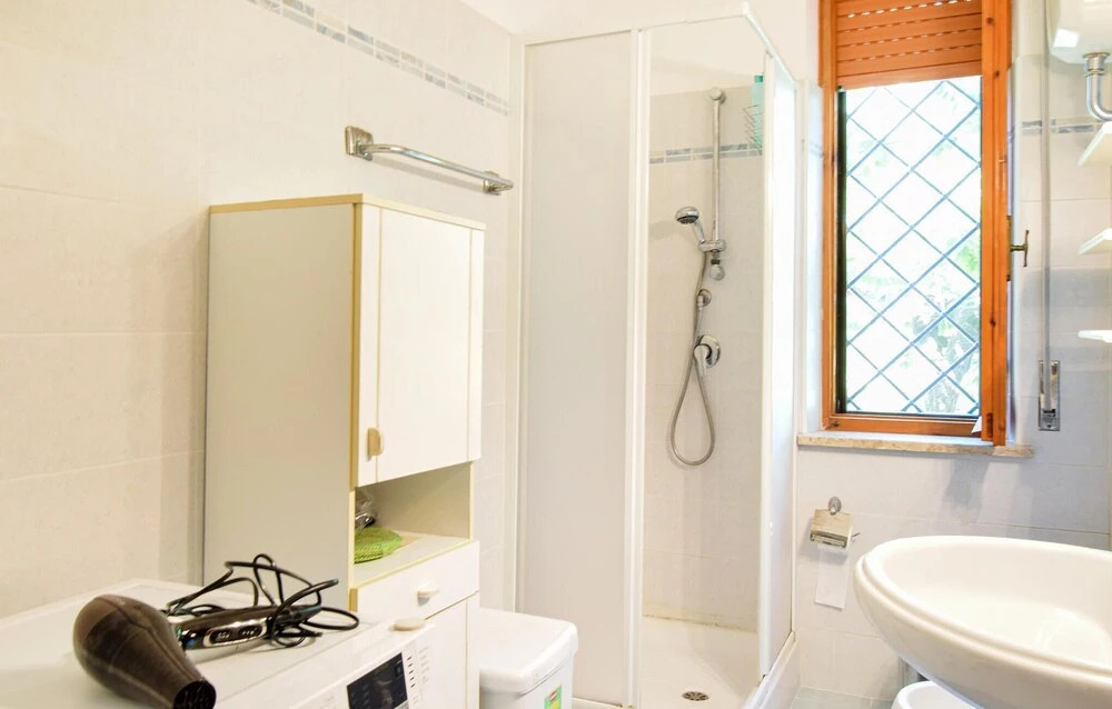 Awesome Home In Terracina With Wifi