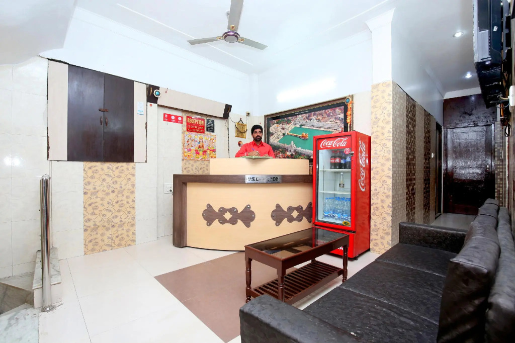 OYO 24333 Hotel Sartaj Inn