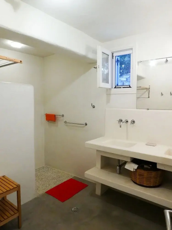 Glyfada CN Cheerful 5 Bedroom Home on the Beach
