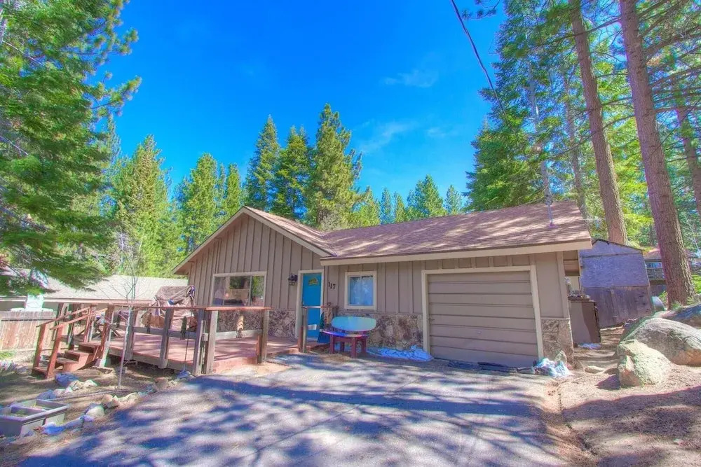 Bowers Mansion 3 Bedroom Home by Redawning