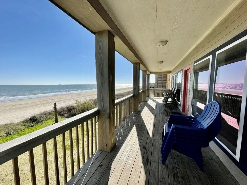 23 Yards To The Sea 6 Bedroom Home by Redawning