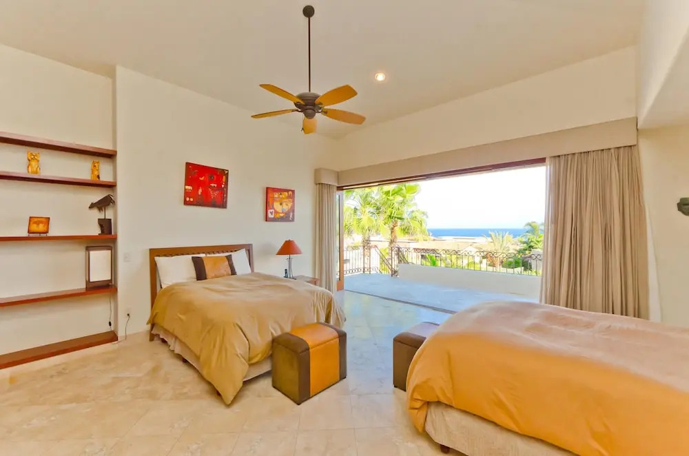 3,000 Sq. Ft. Villa With Beach Club Access: Villa de Phoenix