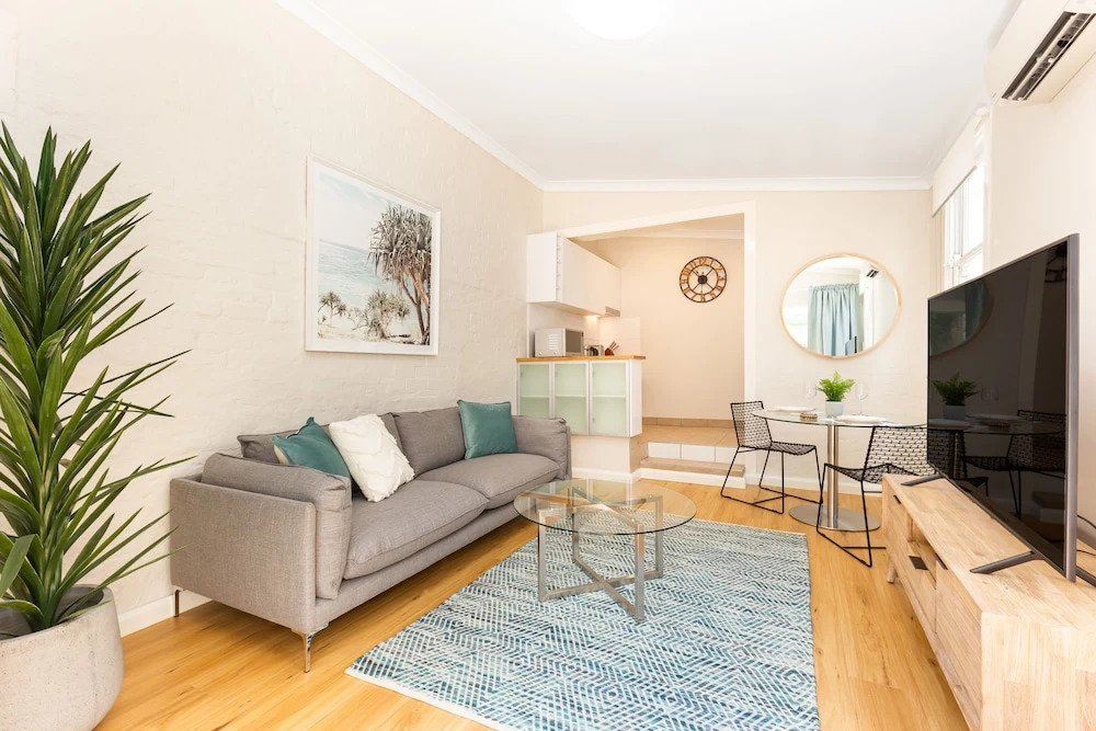 Ultimo 1 bed. furnished house w parking