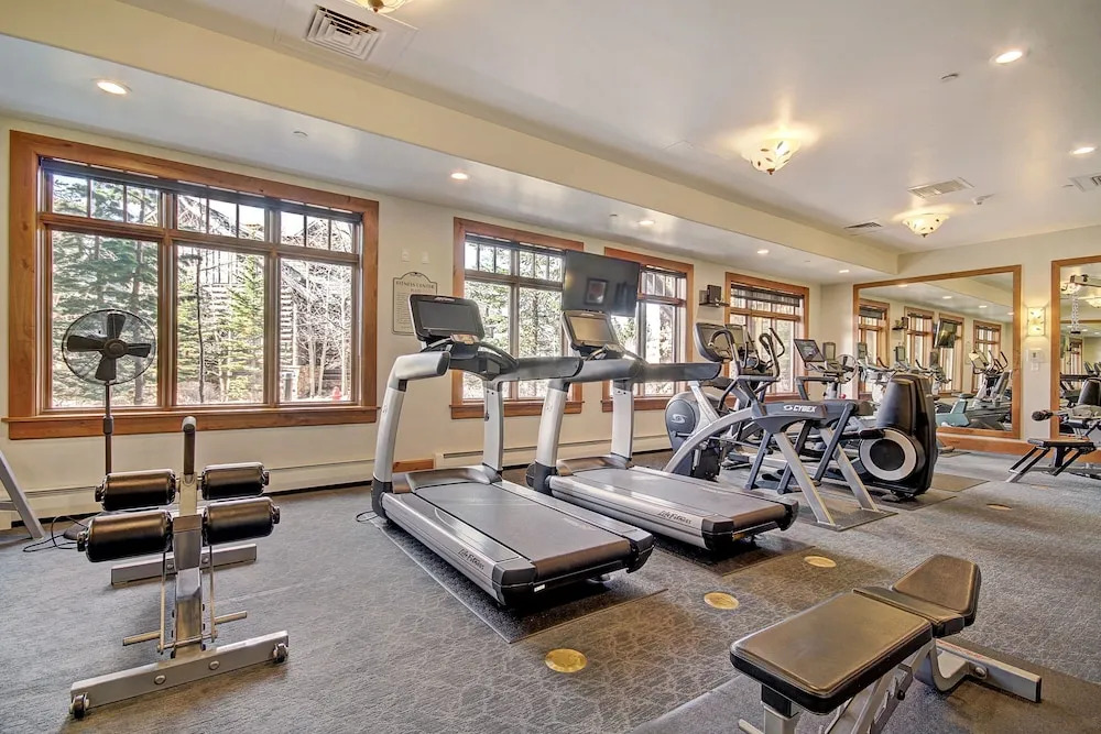 3BR Condo In Bachelor Gulch, Ski In/out