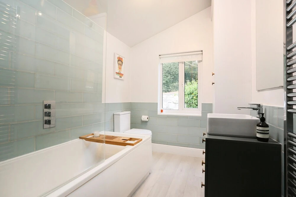 Elegant 2BD House in Colourful Cliftonwood