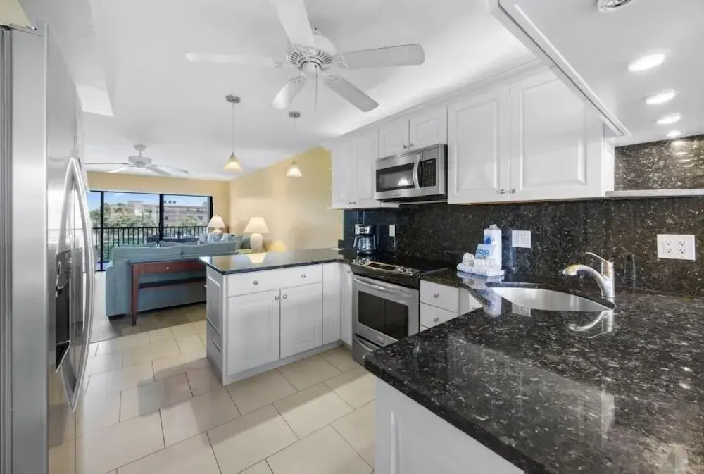 Sandpebble 3f 2 Bedroom Condo