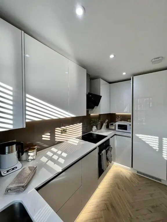 Charming 3-Bed House with 1 Parking space