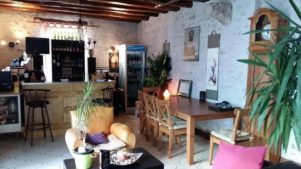 Felicidade Hostel