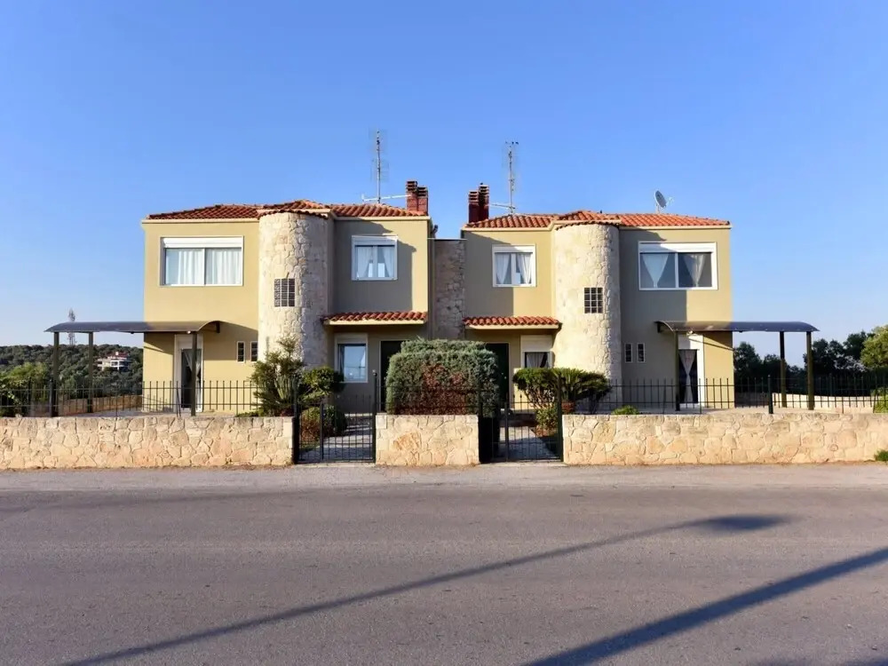 Eleon Maisonettes (left) - Nea Moudania Halkidiki