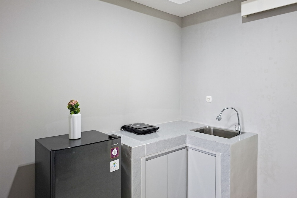 Stunning And Homey Studio Apartment The Ayoma