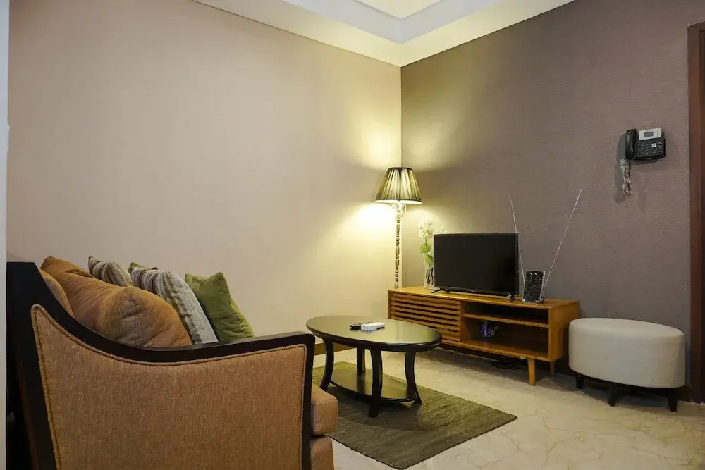 Luxurious 1BR @ L'Avenue Apartment near Sampoerna Universitas