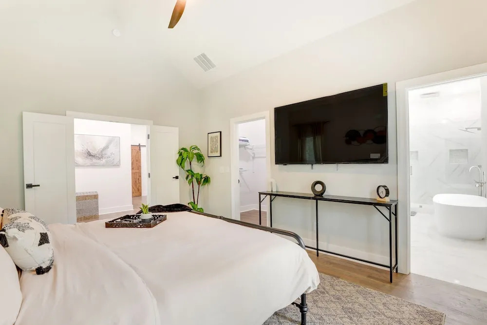 Modern Decatur Home ~ 7 Mi to Atlanta!
